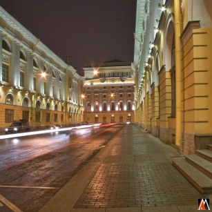 Вид на Александрийский театр с улицы Росси 1